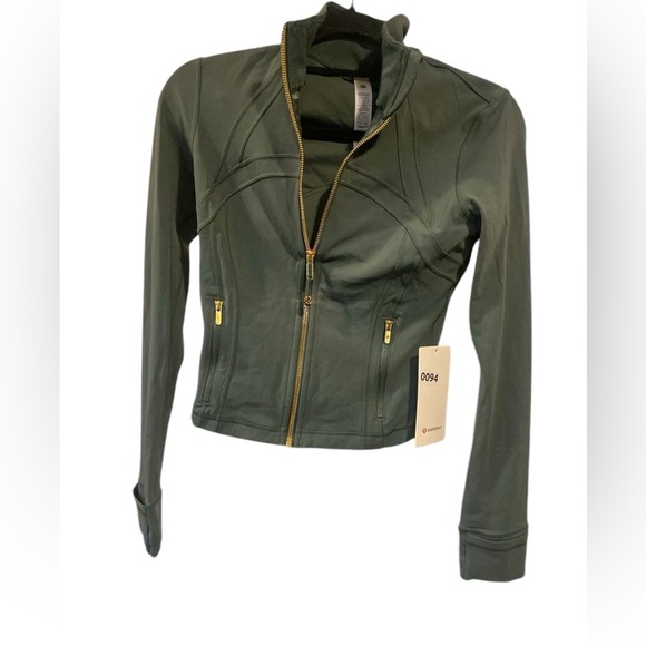 lululemon athletica Jackets & Blazers - NWT Lululemon define cropped jacket nulu Size 6